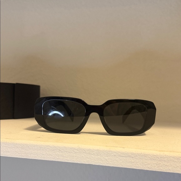 Prada Elegant Black Sunglasses - Picture 2 of 4